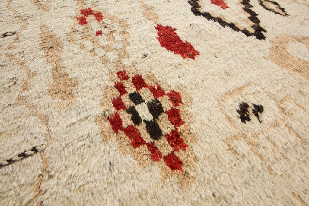 7x10 hand knotted luxury geometric wool rug with tan, neutral earth tones, and red colors perfect for cabin, ranch and mountain homes with bulls. Soft Bohemian style Moroccan berber rug from Roya Rugs in Hickory North Carolina.