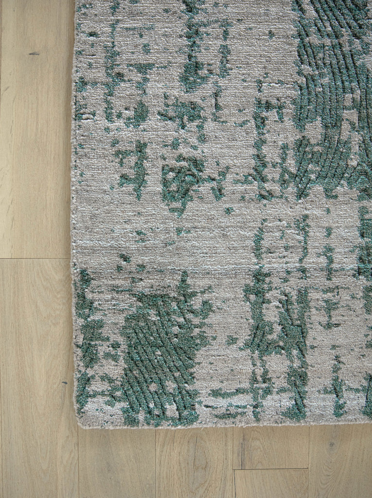 Abstract modern green 8x10 hand woven area rug with ivory/white texture and finger print design 8x10